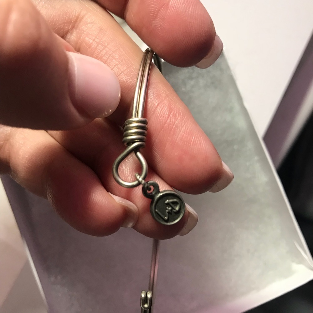 Cross bracelet - Picture 2 of 3